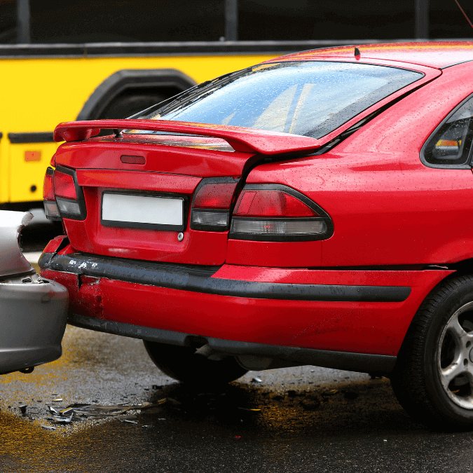 Accidentes de auto aumentan por la lluvia 675x675