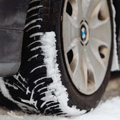 Calentar el auto en el frio