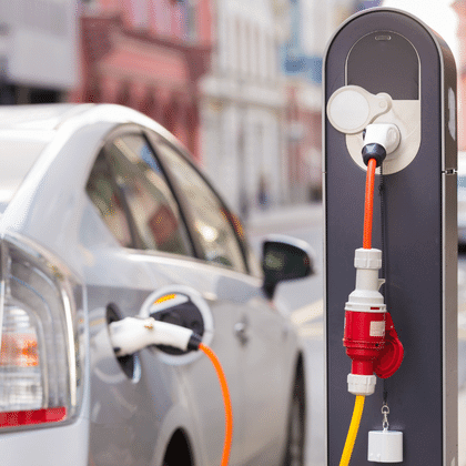 Como conducir de manera eficiente un auto electrico