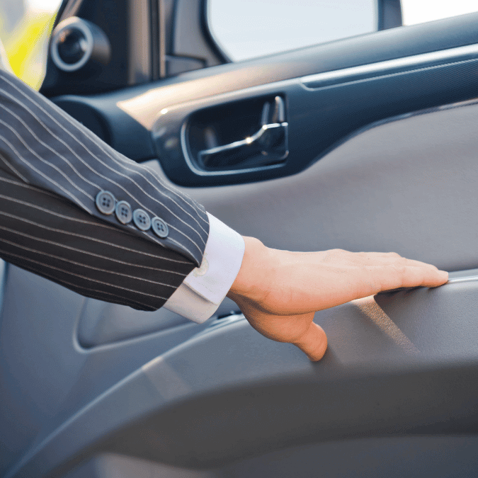 Conoce como activar la funcion secreta de la puerta de tu auto 675x675