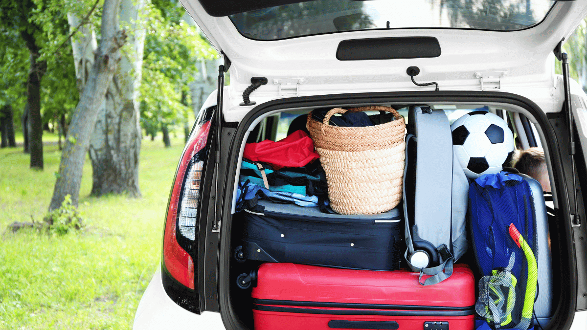 Conoce los pasos adecuados para saber cómo distribuir la carga del maletero de tu auto