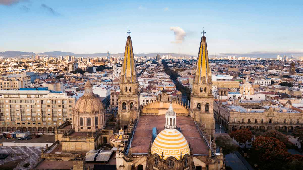 El aguila seguro de auto guadalajara.jpg