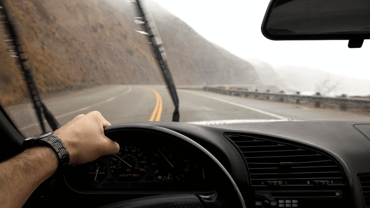 ¿Cuáles errores evitar al conducir en carretera?