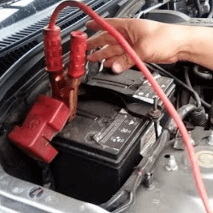 Peligros de pasar corriente entre autos Peligros de pasar corriente entre autos
