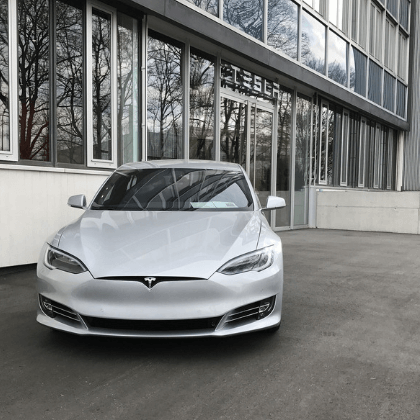 Tesla introducira taxis autonomos