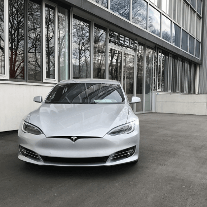 Tesla introducira taxis autonomos