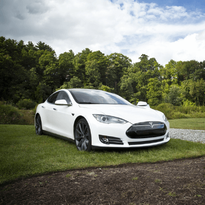 Tesla lanza su propio seguro