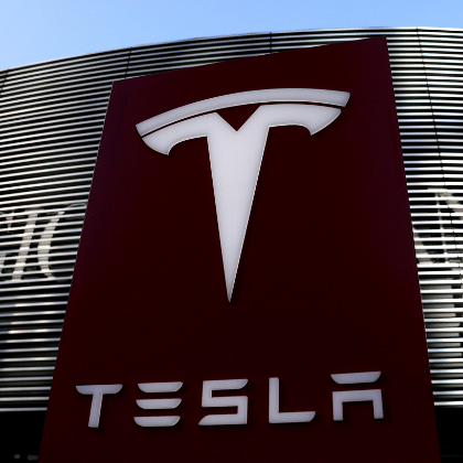 Tesla retira vehiculos por fallas en sistemas