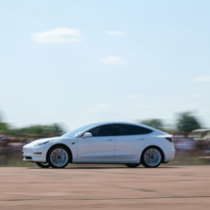 Tesla ymusk van por mercado de los seguros de auto