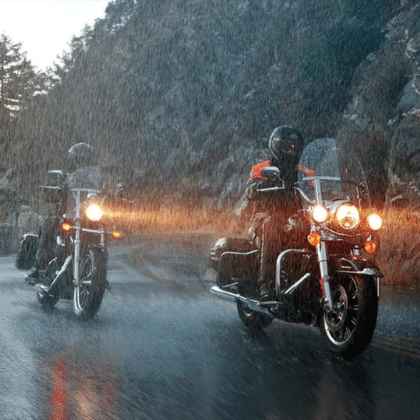 Tips para manejar la moto en la lluvia Tips para manejar la moto en la lluvia