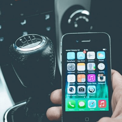 Usar celular aumenta accidentes
